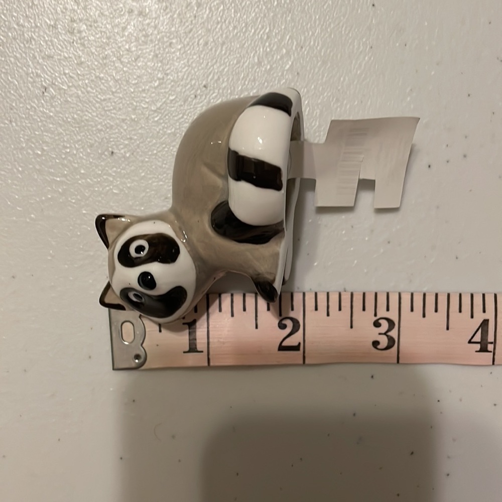 Mini Salt & Pepper Shakers Raccoon - Picture 2 of 12